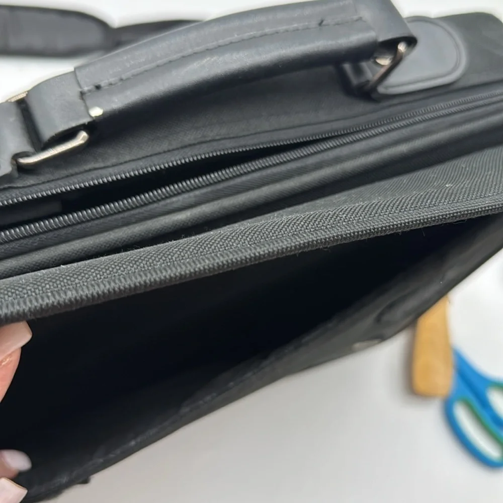 Solo Black Leather Laptop Bag TOT7506B
